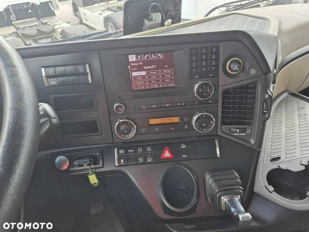 Mercedes-Benz Actros - 23