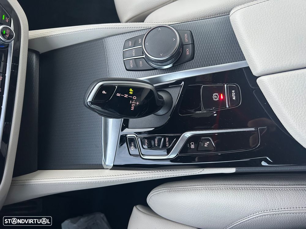 BMW 530 e Pack Desportivo M - 14
