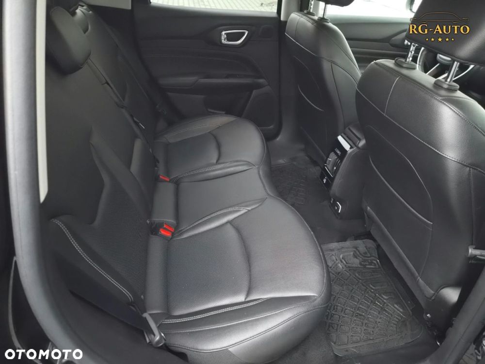 Jeep Compass - 32