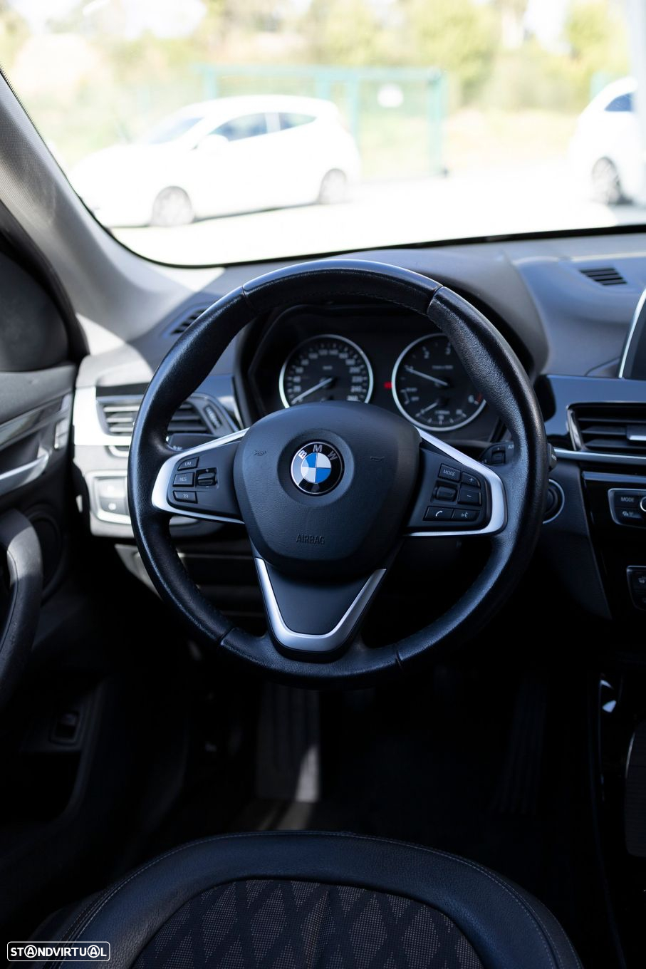 BMW X1 16 d sDrive Line xLine - 39