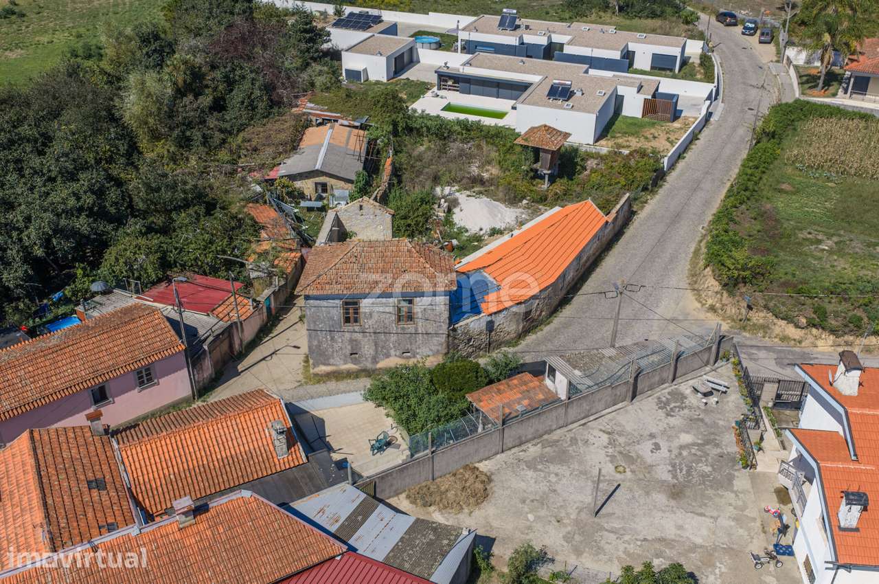 Moradia T3 para reabilitar com projeto aprovado | Grijó - Grande imagem: 4/17