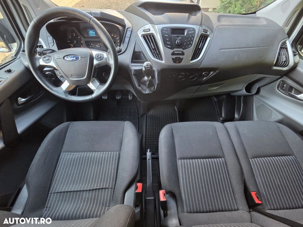 Ford Tourneo Custom - 8