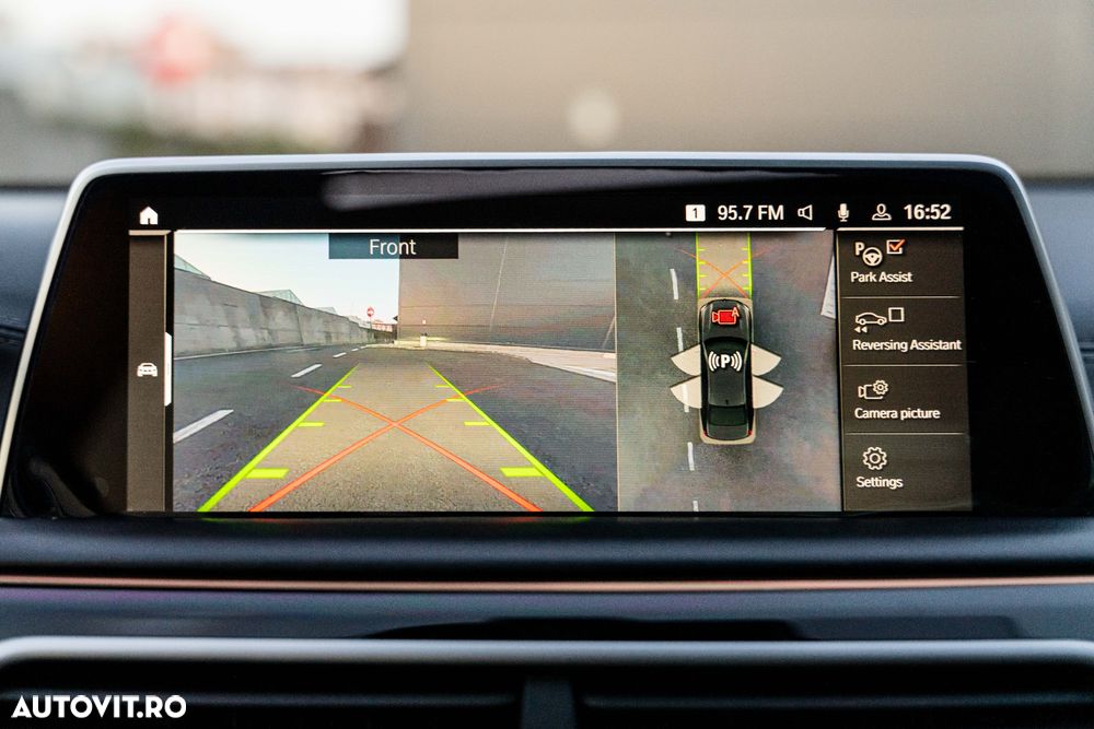 BMW Seria 7 750i xDrive - 38