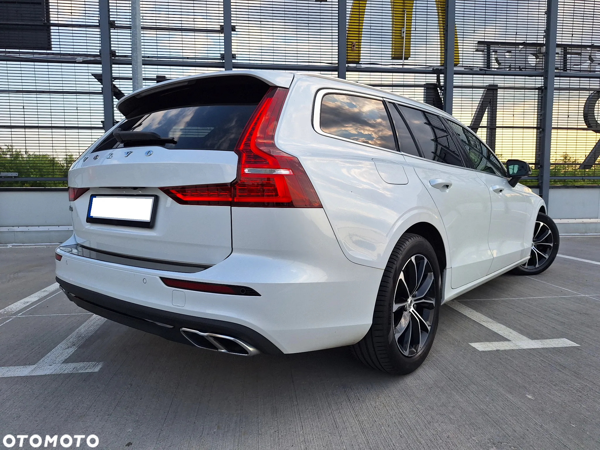 Volvo V60 D4 Momentum Pro - 12