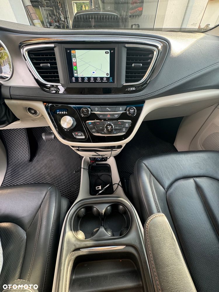 Chrysler Pacifica - 10