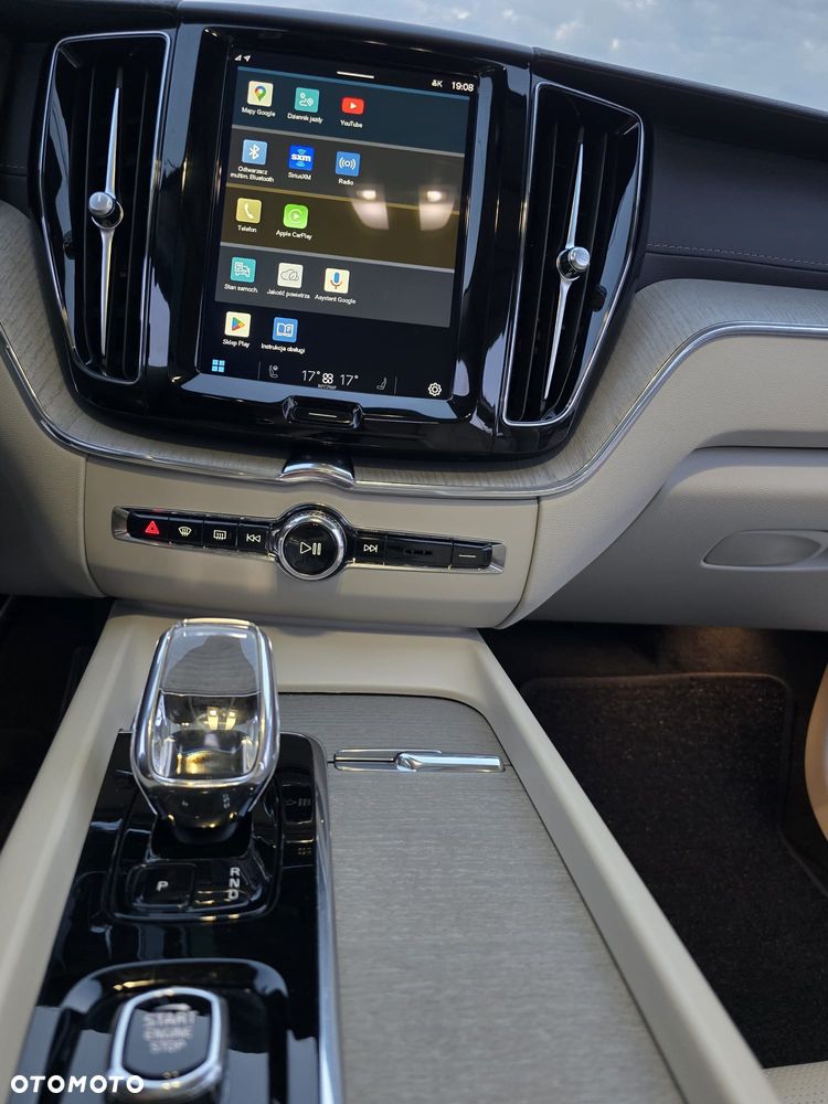 Volvo XC 60 B5 B AWD Plus Bright - 9