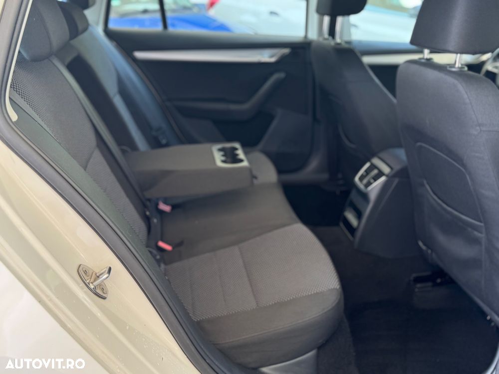 Skoda Octavia 2.0 TDI AMBITION DSG - 7