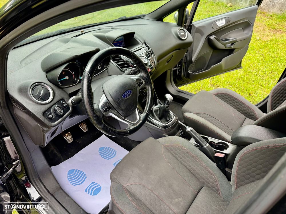Ford Fiesta 1.5 TDCi STLine - 25