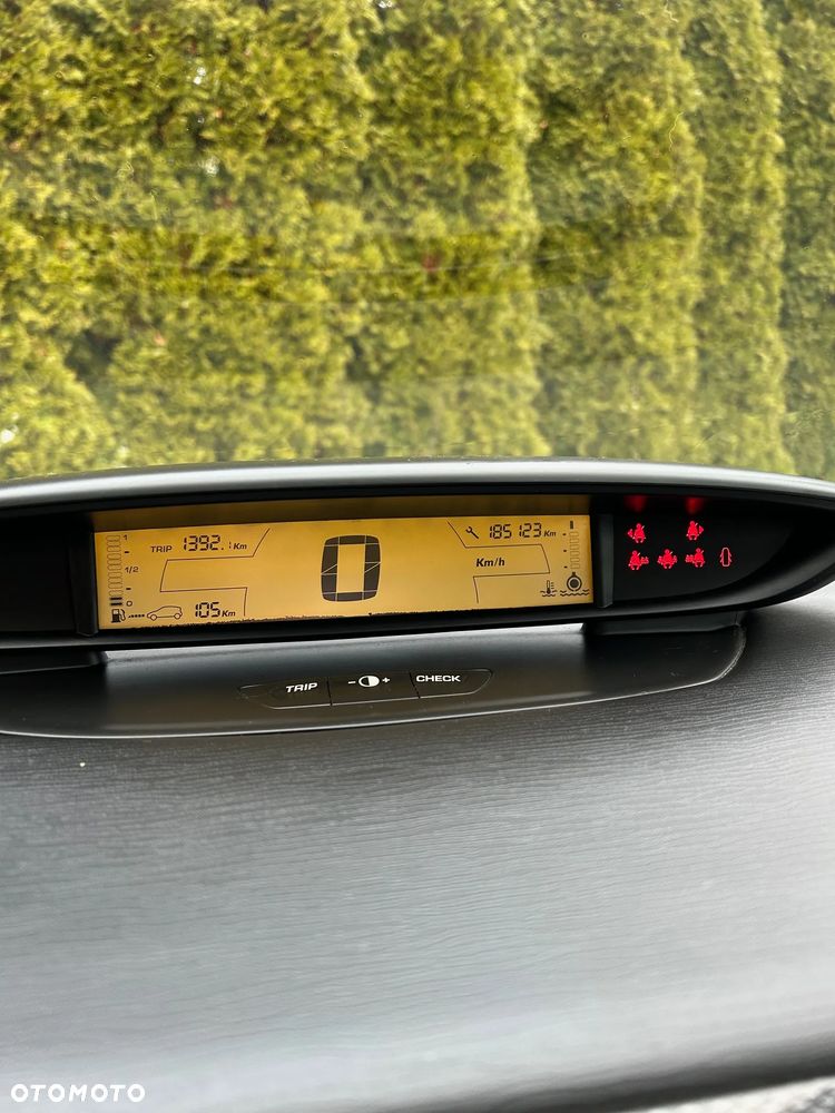 Citroën C4 1.6 16V VTR - 11