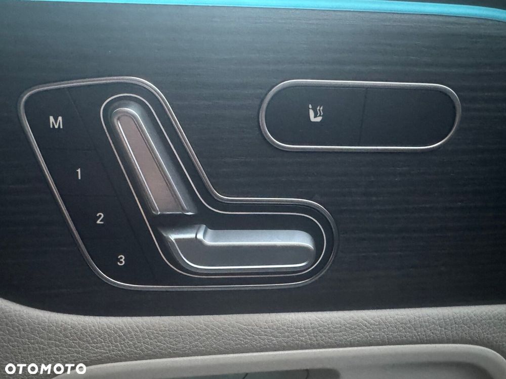 Mercedes-Benz GLA - 24