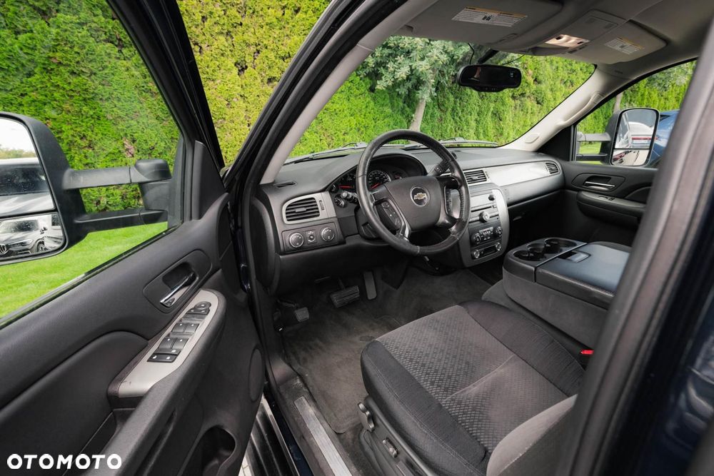 Chevrolet Suburban - 10