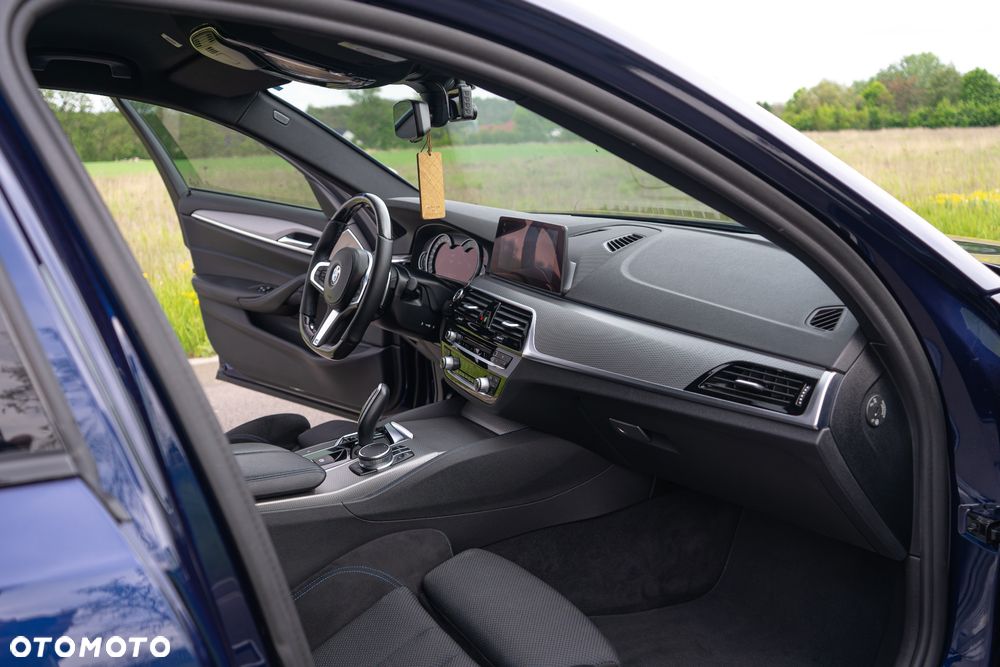 BMW Seria 5 520d xDrive - 9