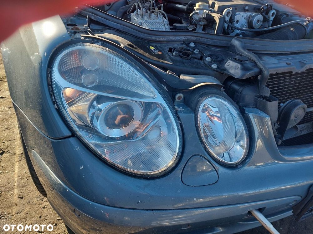 Mercedes W211 lampa przednia prawa xenon - 1