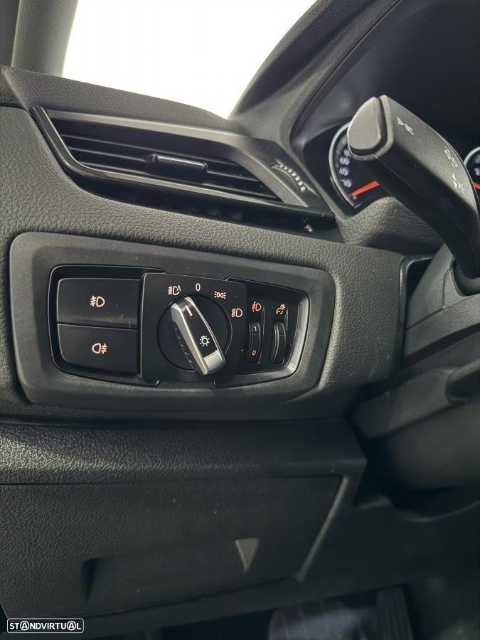 BMW 216 Active Tourer d Line Luxury Auto — fotografia 6