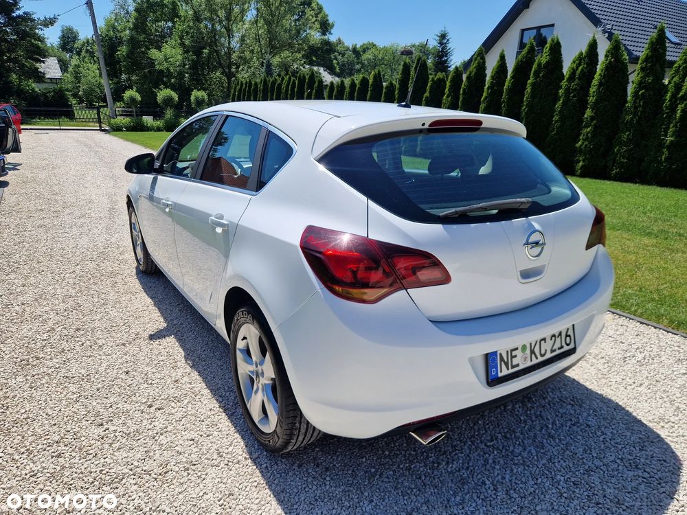 Opel Astra 1.6 Turbo - 25
