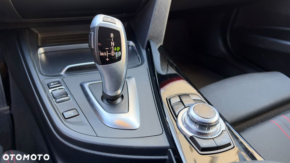 BMW Seria 3 318i Sport Line - 20