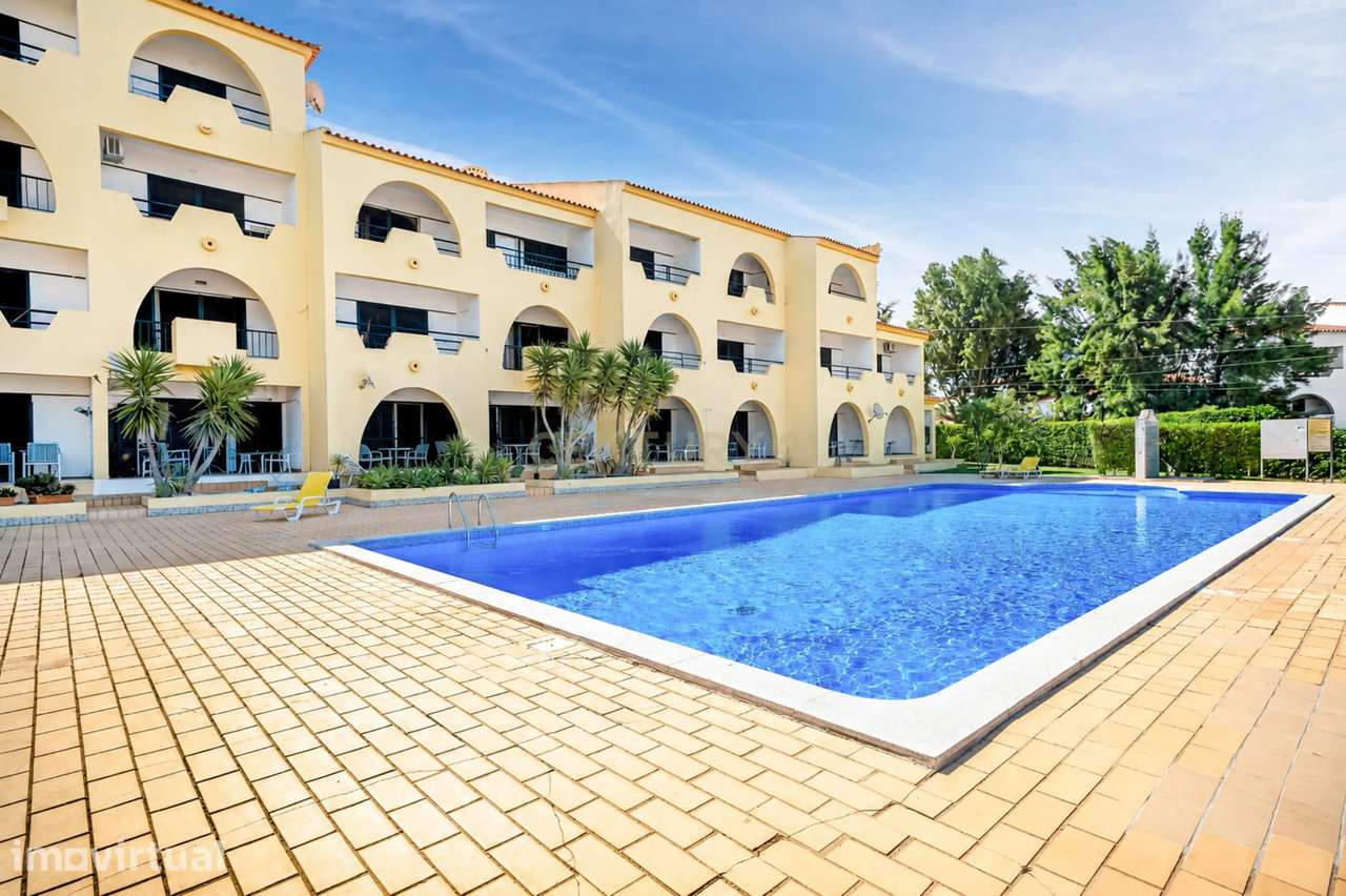 T2 com 95 m² em Albufeira, Condomínio com Piscina, Arrecadação e Estac - Grande imagem: 2/37