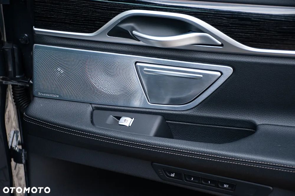 BMW Seria 7 745e - 20