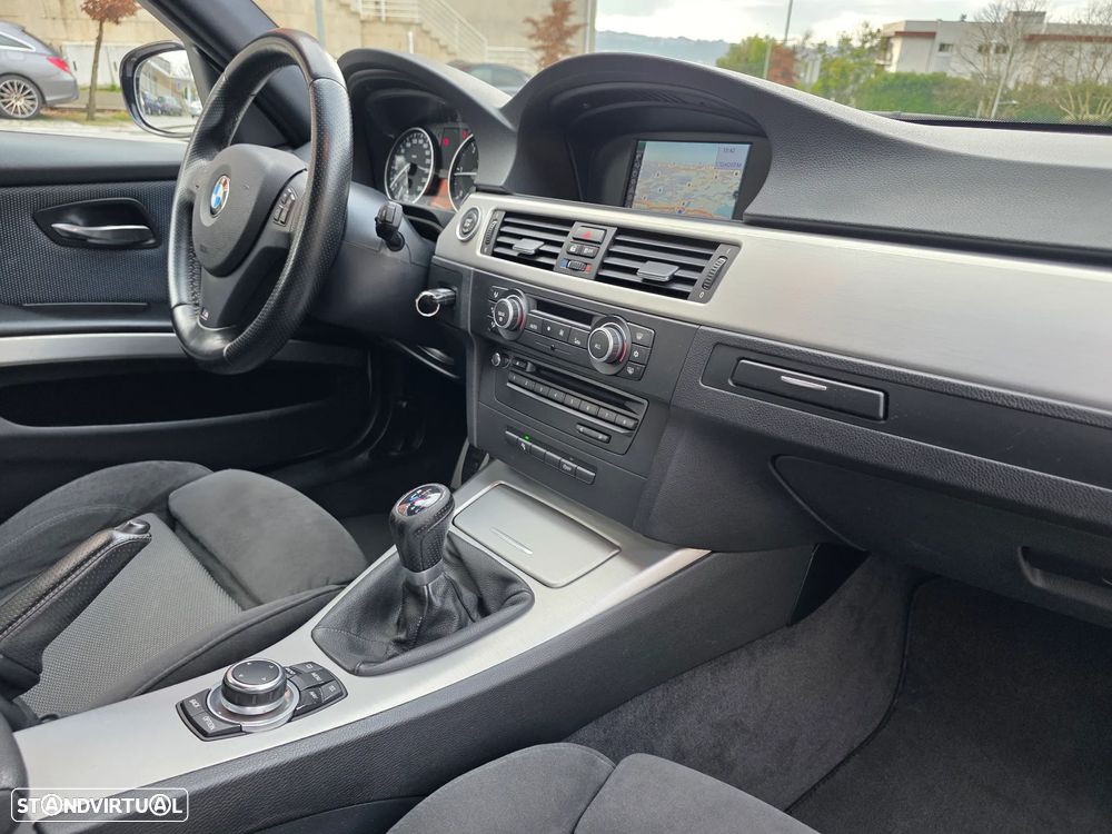 BMW 320 d Pack M - 23