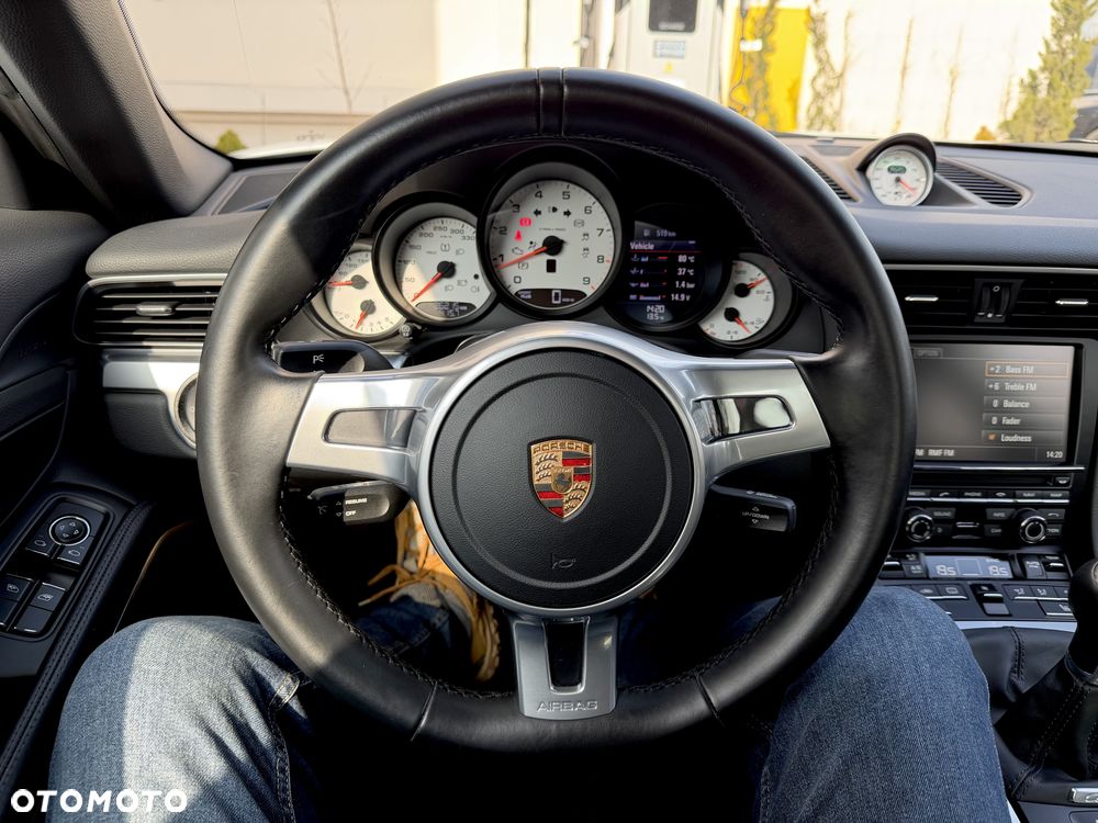 Porsche 911 Carrera - 23