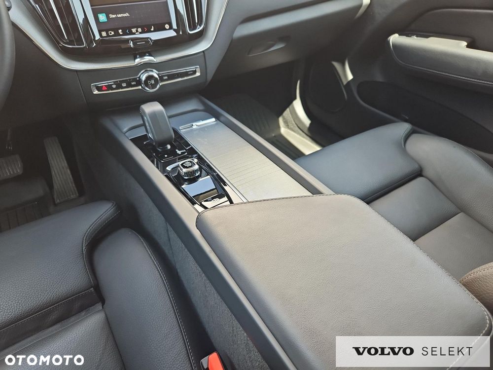 Volvo XC 60 B5 B AWD Plus Dark - 27