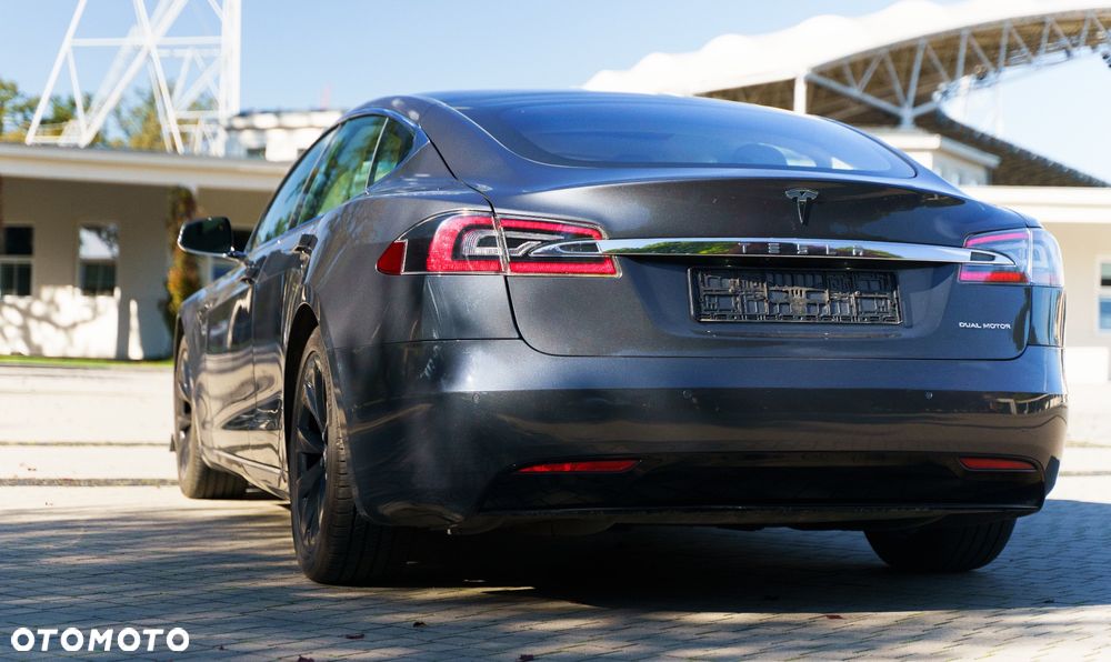 Tesla Model S - 6