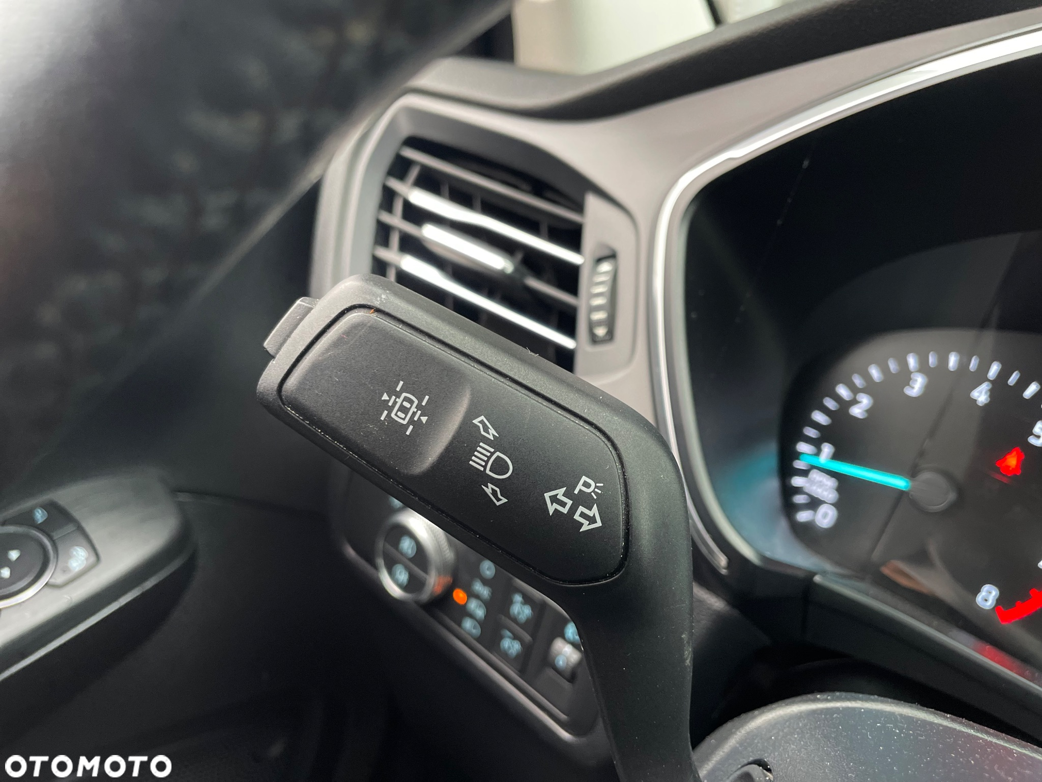 Ford Kuga 1.5 EcoBoost FWD Titanium X - 36