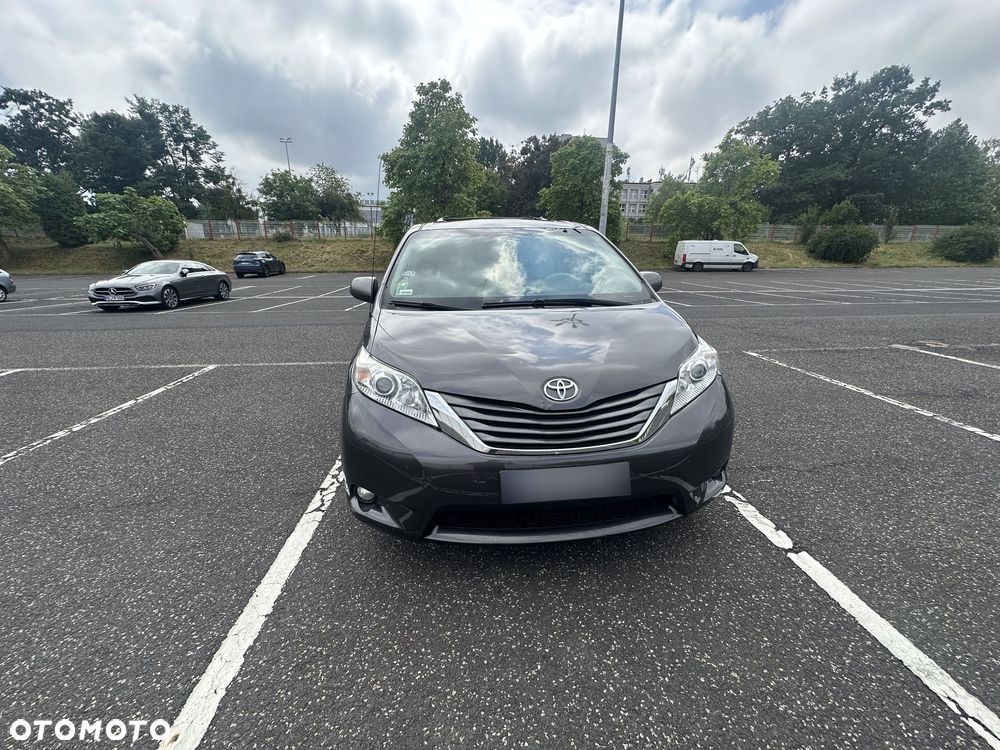 Toyota Sienna 3.5 XLE AWD - 1