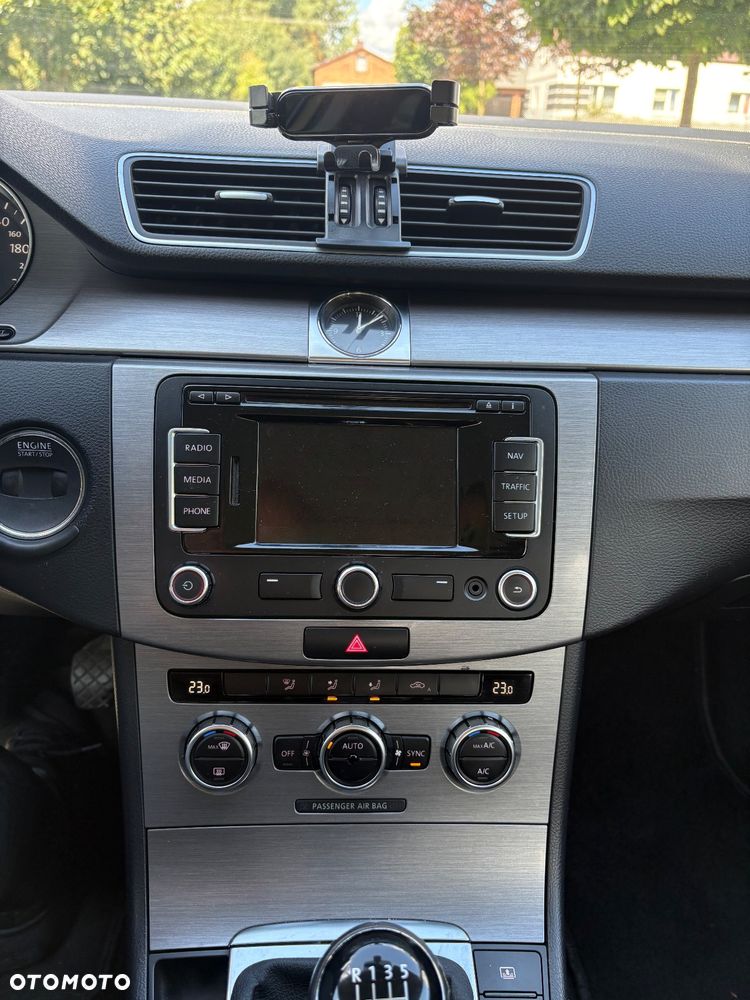 Volkswagen Passat 2.0 TDI Comfortline - 14