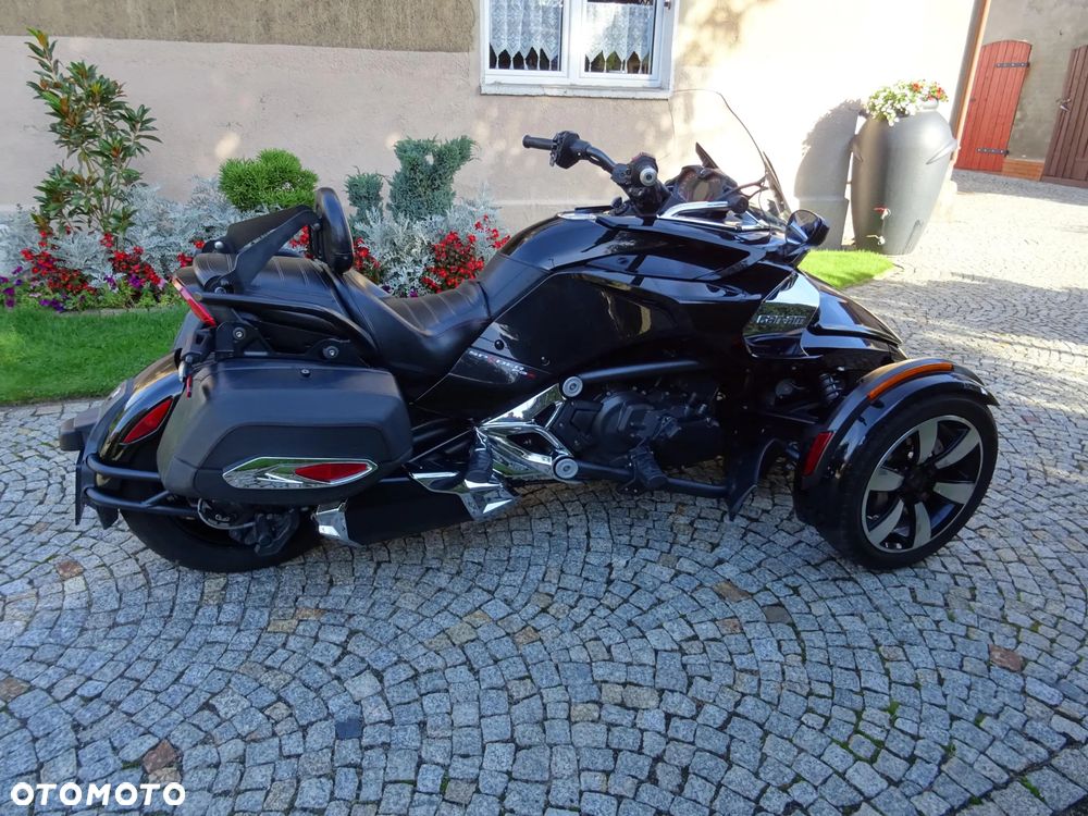 Can-Am Spyder - 12