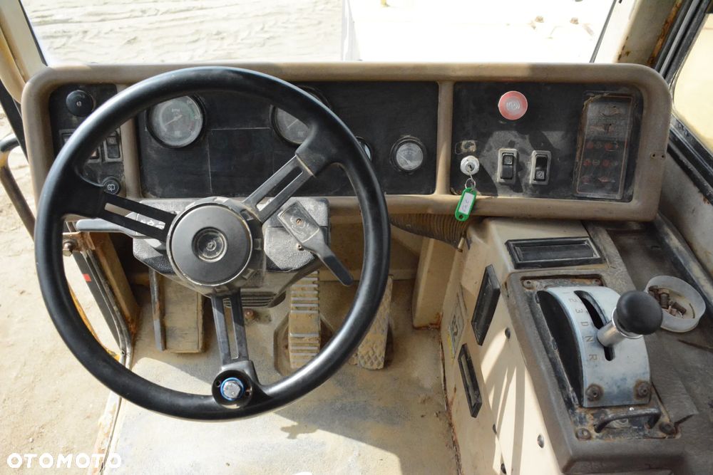 Caterpillar D400E / 1998r / 24190h / Opony 95% / Grzana paka - 20