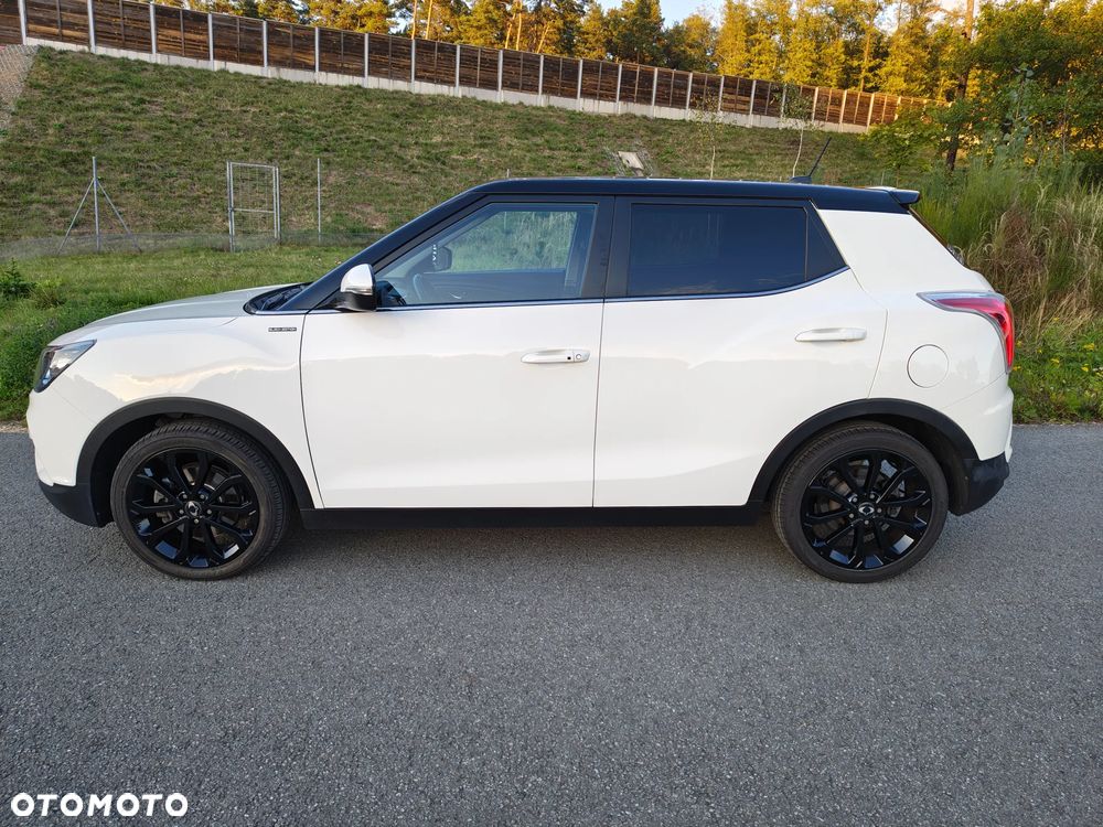 SsangYong/KGM Tivoli e-XGi 160 2WD Black+White - 22