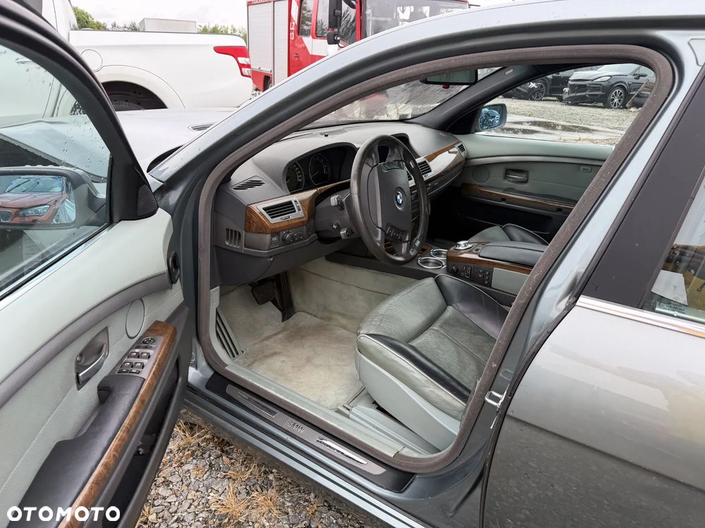 BMW Seria 7 745i - 14