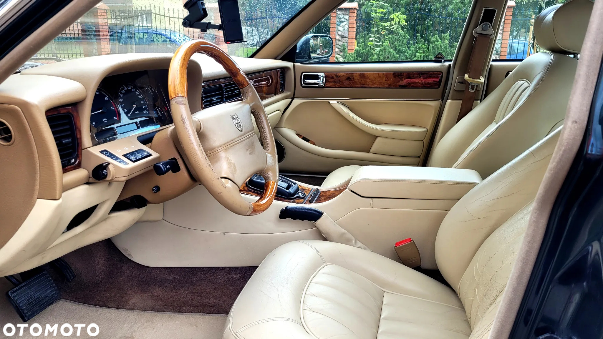Jaguar XJ - 13