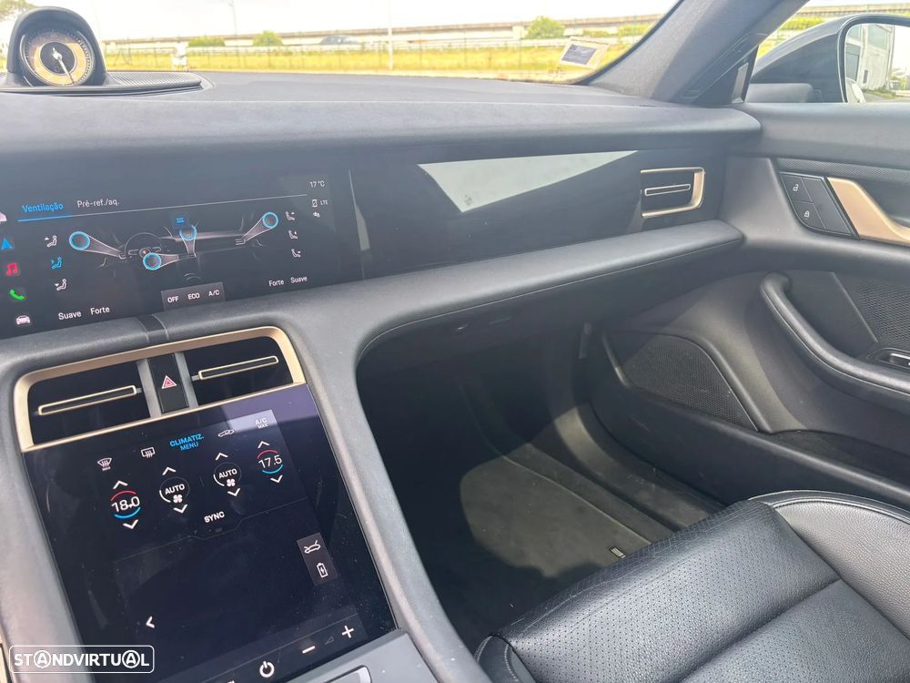 Porsche Taycan Cross Turismo 4 - 13