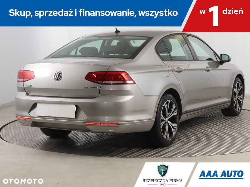 Volkswagen Passat - 6