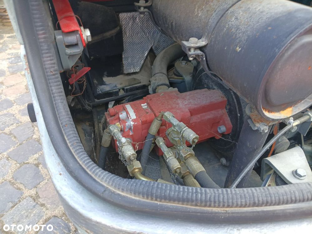 Yanmar B25V - 12