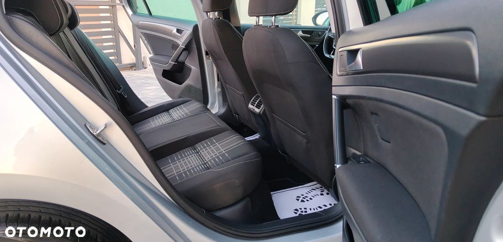 Volkswagen Golf 1.6 TDI BlueMotion Technology DSG Lounge - 28