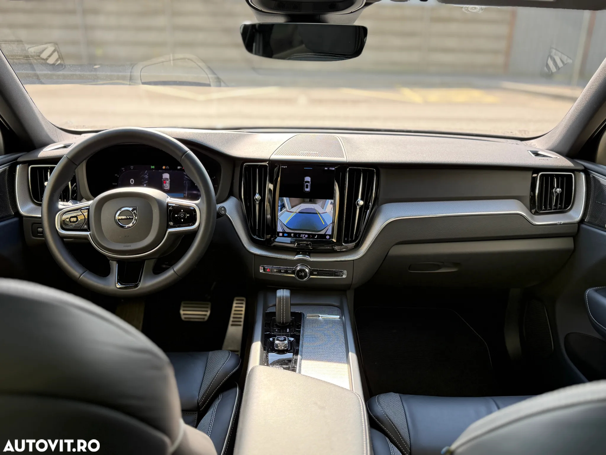 Volvo XC 60 B4 MHEV AT8 AWD R-Design - 17