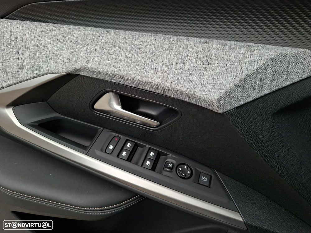 Peugeot 3008 1.2 Hybrid Allure e-DCS6 - 24