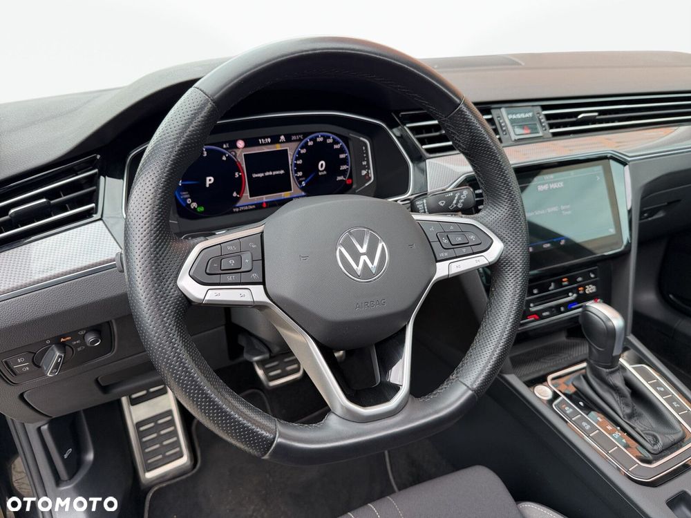 Volkswagen Passat - 11
