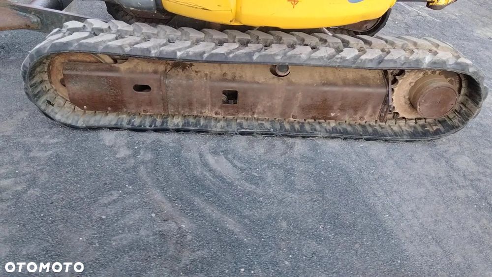 Komatsu PC30 MR2 - 3