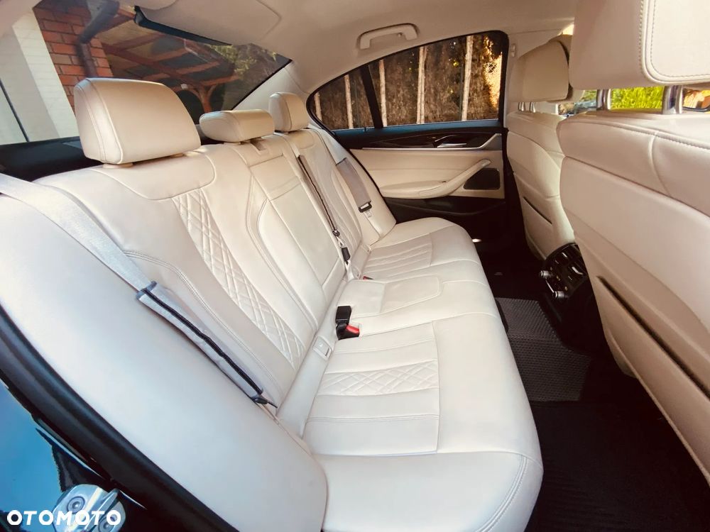 BMW Seria 5 540d xDrive Luxury Line - 17