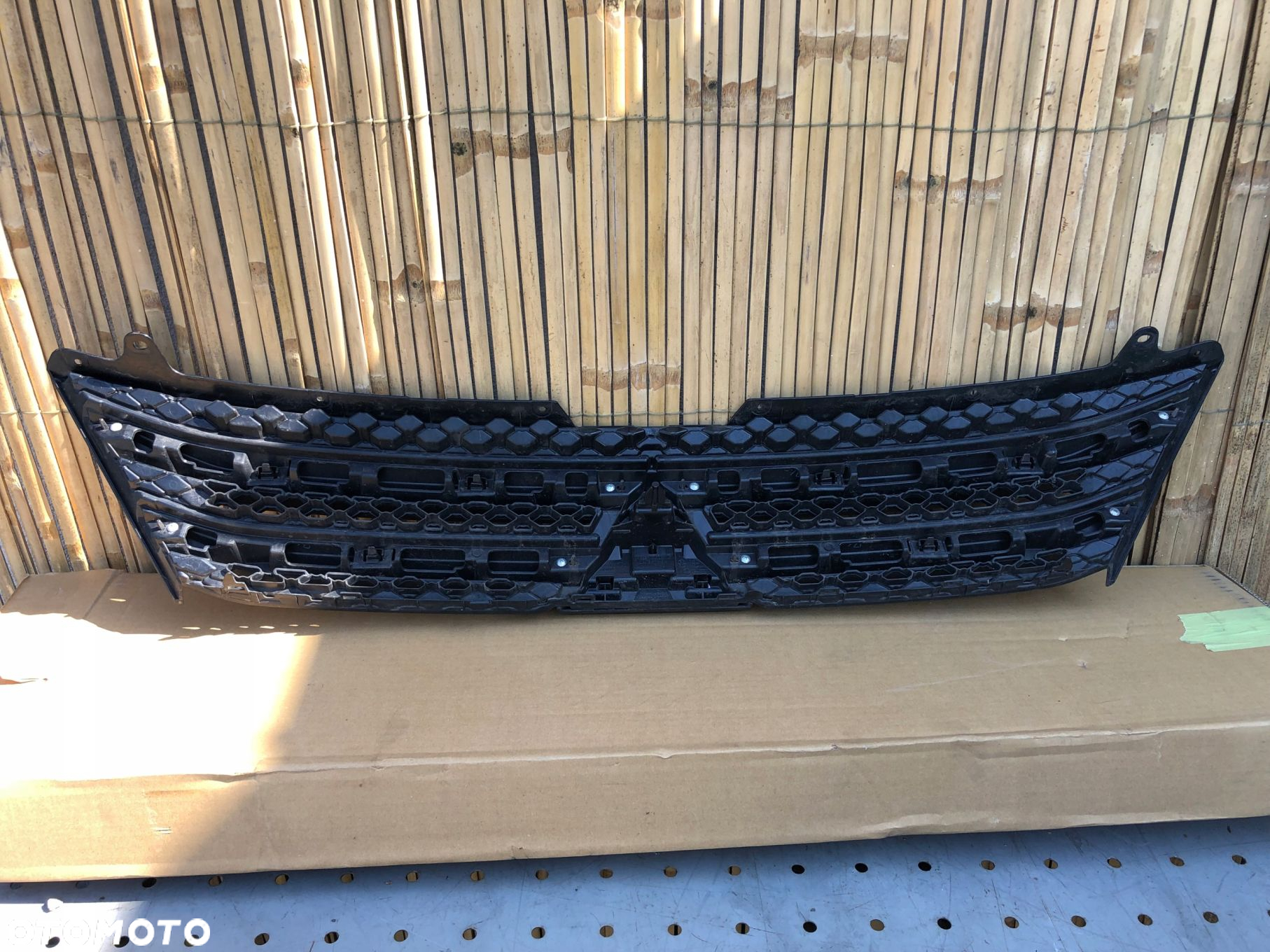 MITSUBISHI ECLIPSE CROSS ATRAPA GRILL - 2