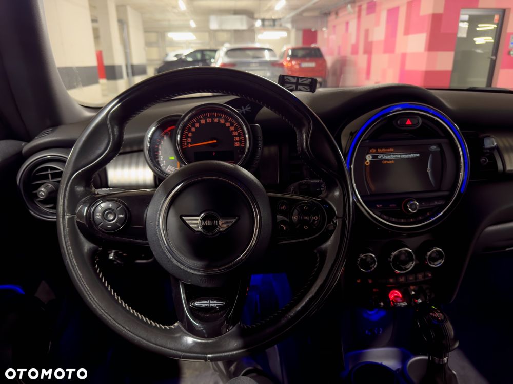 MINI Cooper Standard - 13