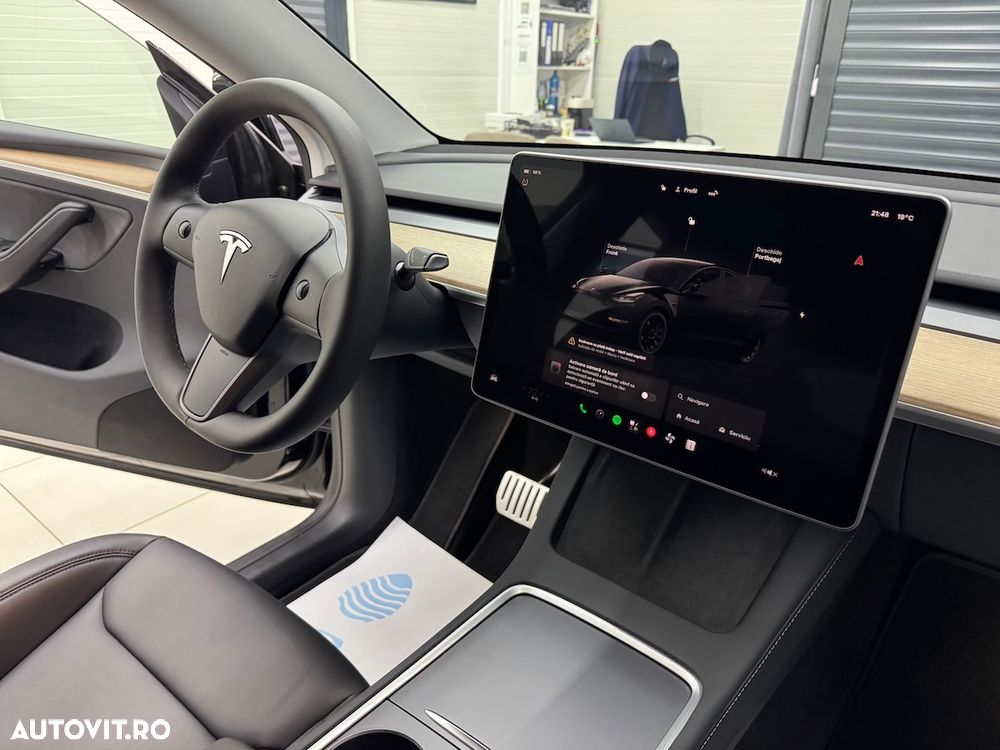 Tesla Model Y Performance Dual Motor AWD - 8