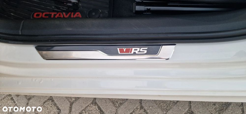 Skoda Octavia 2.0 TDI RS DSG - 25