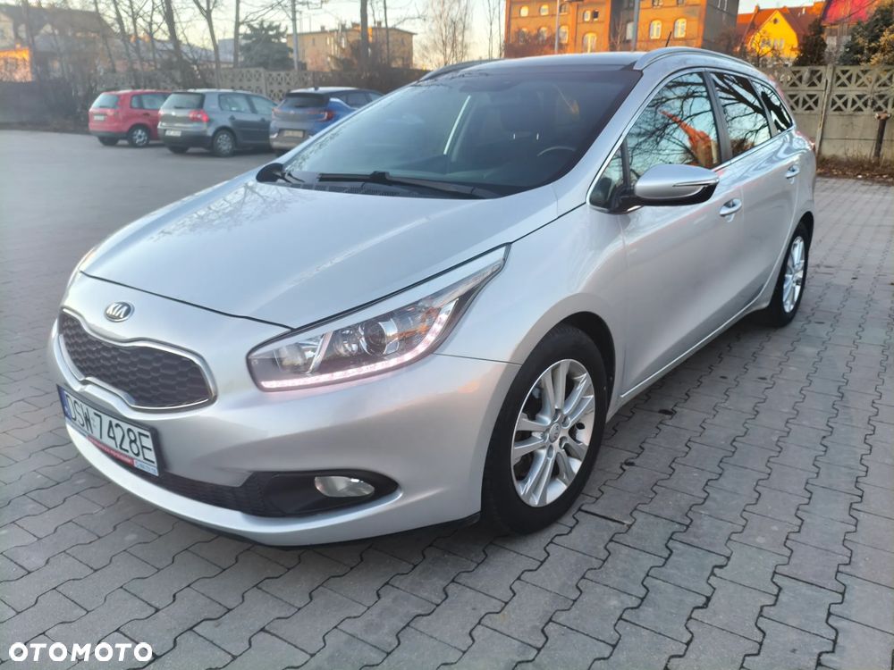 Kia Ceed 1.6 CRDi 128 Dream Team Edition - 17