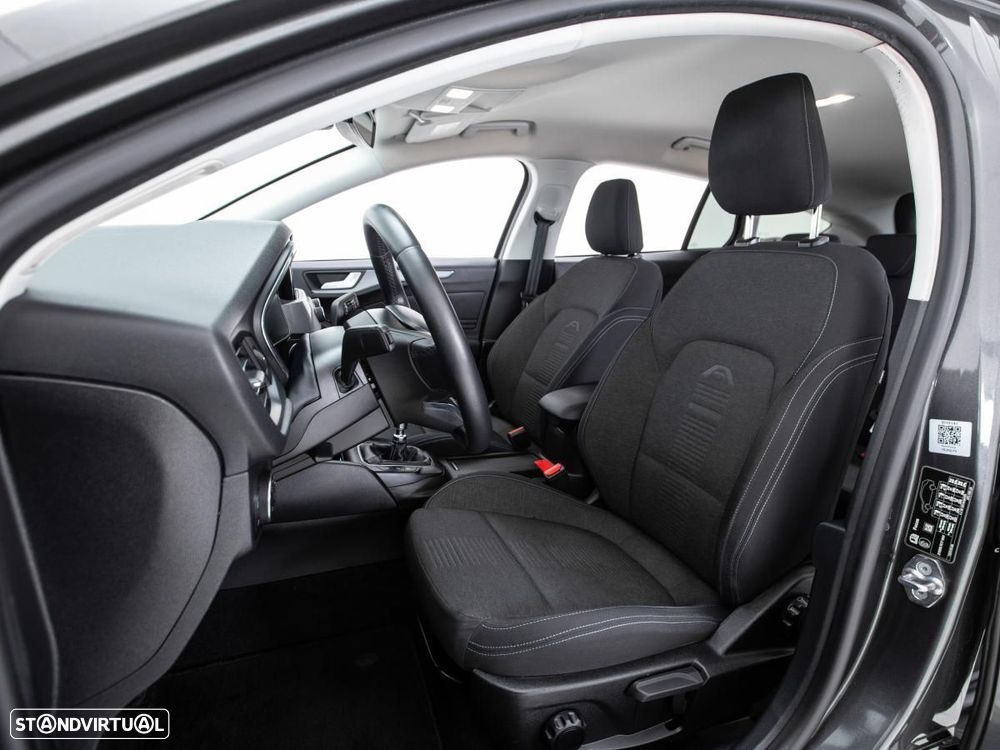 Ford Focus SW - 8