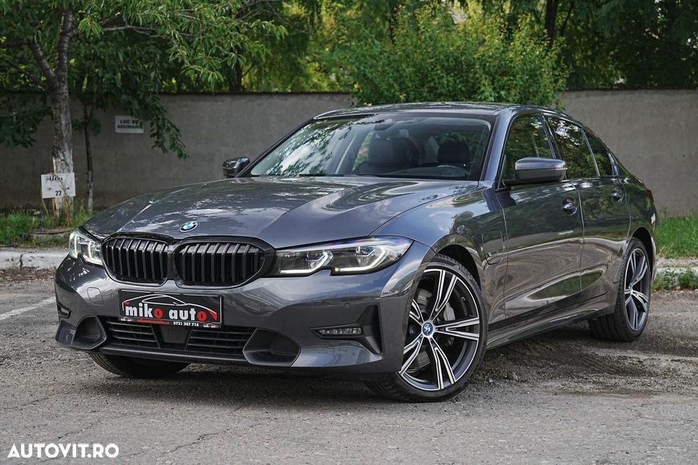BMW Seria 3 330e Aut. Sport Line - 13
